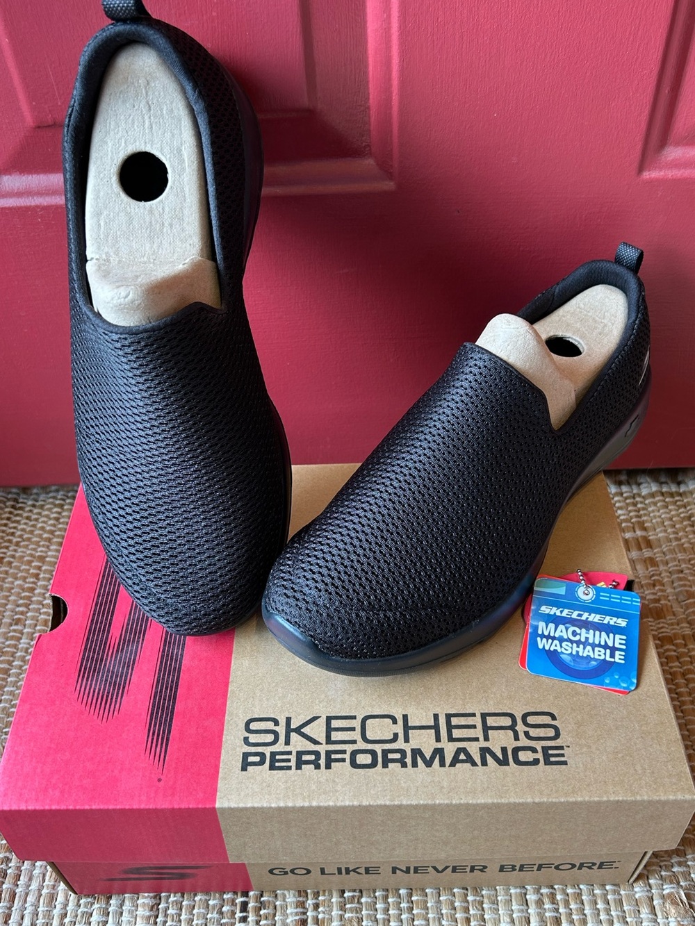 NWT SKECHERS s9 wmn’s WIDE Blk Slip-On ‘Go Walk’ Performance Mesh shoes